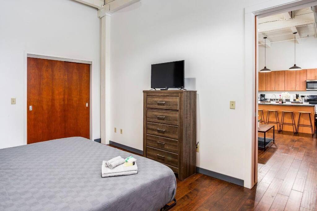 Centric Ny Style Loft W/King Bed Apartment Rochester Exterior photo